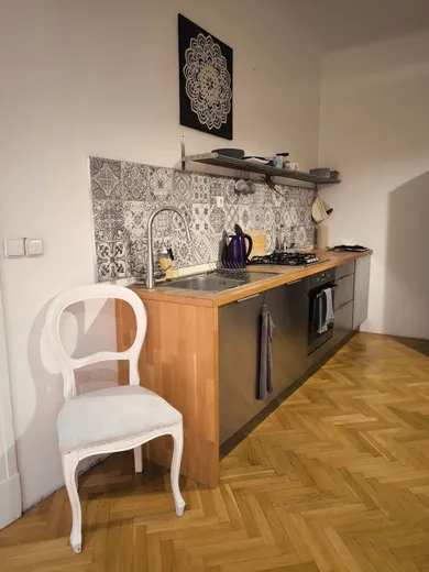 Byty na prenájom 2-izbový, Bratislava-Staré Mesto · €890