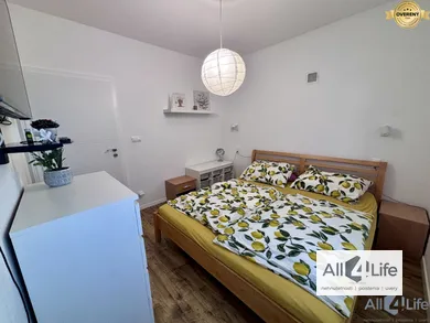 Na predaj 4-izbový dom, 211 m², Krakovany, Veterná