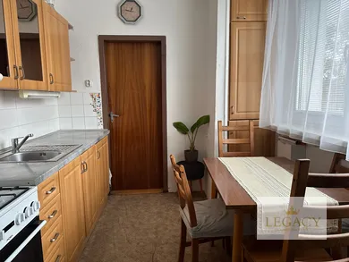 Na predaj 4-izbový byt, 75 m², Bratislava-Petržalka, Medveďovej
