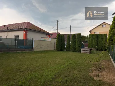 Na predaj pozemok, Mojš