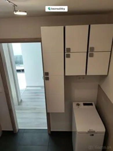 Na prenájom 2-izbový byt, 44 m², Bratislava-Ružinov