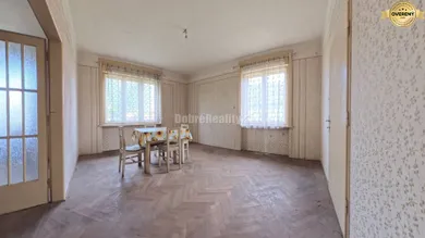 Na predaj 4-izbový dom, 541 m², Kamenín