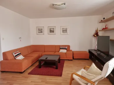 Na prenájom 4-izbový byt, 90 m², Nitra, Južná