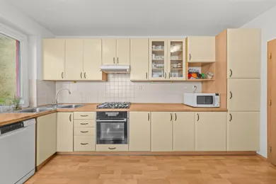 Na predaj 5-izbový dom, 187 m², Trenčín, Hanzlikovská