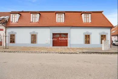 Domy na sprzedaż, 12-pokojowe, Trnava · €780 000