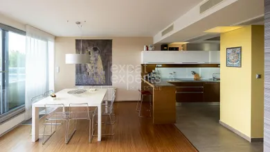 Na prenájom 4-izbový byt, 124 m², Bratislava-Karlova Ves