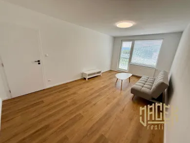 Mieszkania na wynajem, 3-pokojowe, Považská Bystrica · €750