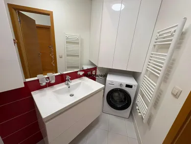 Na prenájom 3-izbový byt, 90 m², Bratislava-Staré Mesto, Landererova