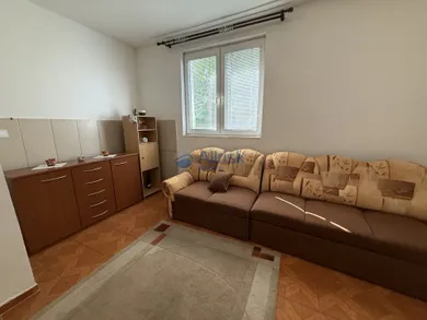 Na predaj 4-izbový dom, 228 m², Neded