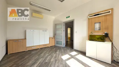 Na prenájom komerčné, 88 m², Zvolen, J. Jesenského
