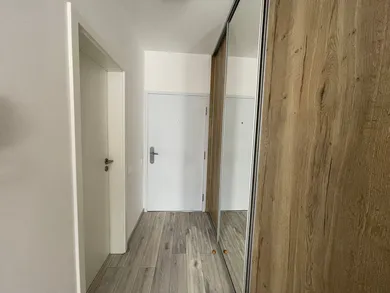 Na predaj 1-izbový byt, 36 m², Bratislava-Lamač, Hany Ponickej