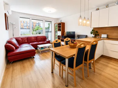 Na predaj 3-izbový byt, 79 m², Bratislava-Záhorská Bystrica, Kunovská