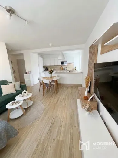 Na prenájom 2-izbový byt, 40 m², Bratislava-Nové Mesto, Odborárska