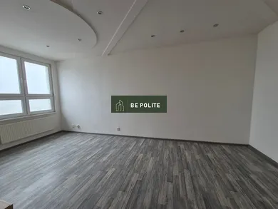 Na prenájom komerčné, 35 m², Levice