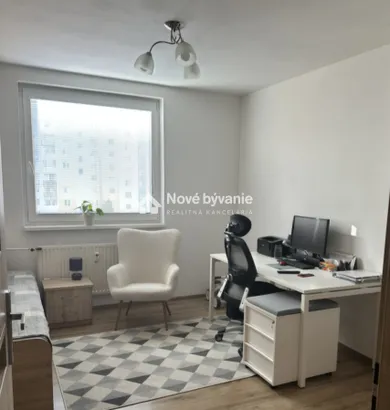Na predaj 3-izbový byt, 75 m², Humenné, Psrtizanska