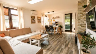 Na predaj 4-izbový dom, 196 m², Oponice
