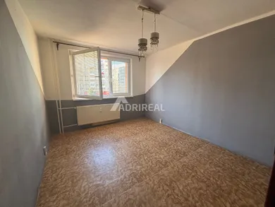 Na predaj 4-izbový byt, 101 m², Poprad, Svätoplukova