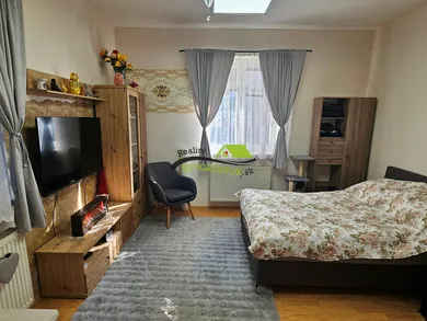 Na predaj 1-izbový byt, 34 m², Senica, Železničná