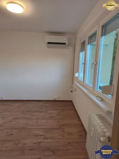 Na prenájom 1-izbový byt, 29 m², Komárno