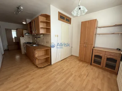 Na prenájom 2-izbový byt, 68 m², Šaľa, 8. mája