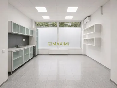 Na predaj komerčné, 62 m², Bratislava-Ružinov, Tomášikova