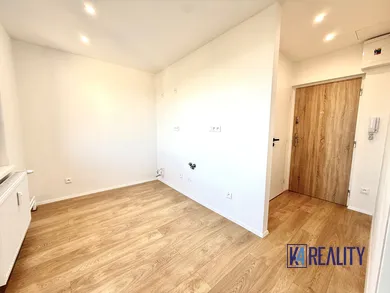 Na predaj 1-izbový byt, 33 m², Banská Bystrica, Slnečná