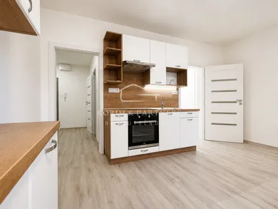 Mieszkania na sprzedaż, 2-pokojowe, Komárno · €88 500