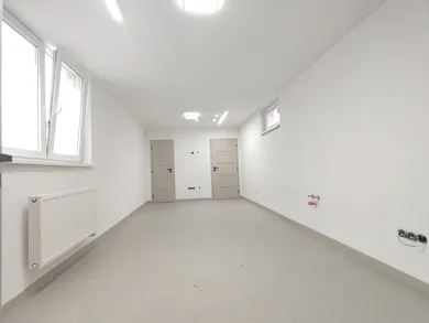 Na prenájom objekt, 21 m², Dubnica nad Váhom, Obrancov mieru