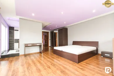 Na predaj 7-izbový dom, 280 m², Trenčín, Kubranská