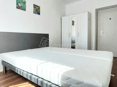 Na prenájom 2-izbový byt, 40 m², Bratislava-Staré Mesto, Vazovova