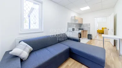 Na prenájom komerčné, 47 m², Bratislava-Staré Mesto, Ľadová