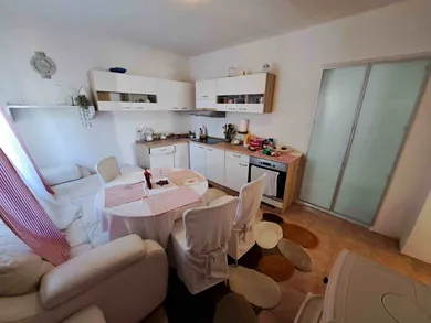 Na predaj 1-izbový dom, 266 m², Vlčany