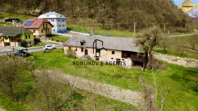 Na predaj 2-izbový dom, 517 m², Hankovce