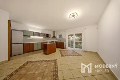 Na predaj dom, 173 m², Šintava