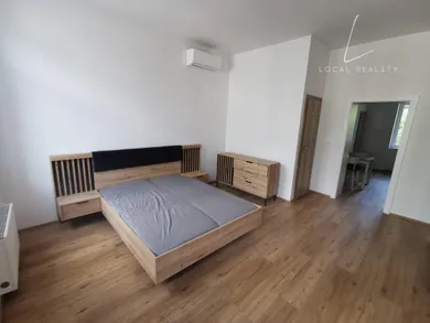 Mieszkania na wynajem, 1-pokojowe, Bratislava-Ružinov · €800
