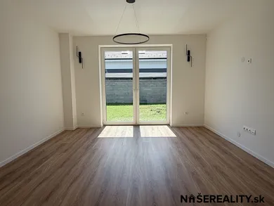 Na prenájom 6-izbový dom, 77 m², Kalinkovo, Hlavná