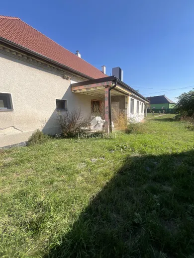 Na predaj 4-izbový dom, 216 m², Horný Bar, vedlajšia