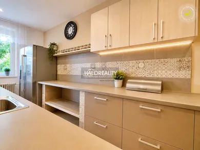 Na predaj 2-izbový byt, 47 m², Šahy, SNP