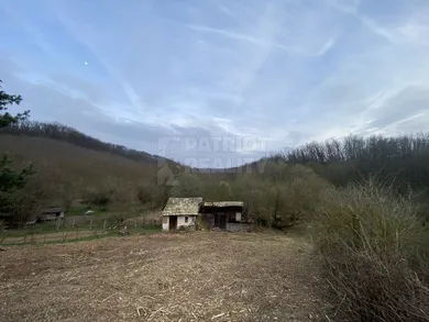 Na predaj pozemok, 236 m², Demandice
