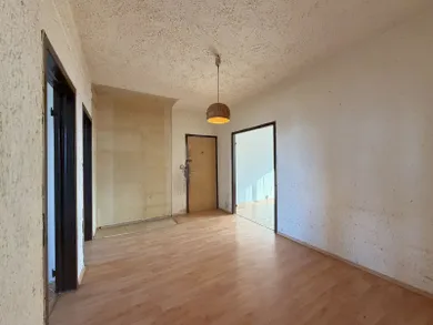 Na predaj 4-izbový byt, 84 m², Bratislava-Petržalka, Vyšehradská