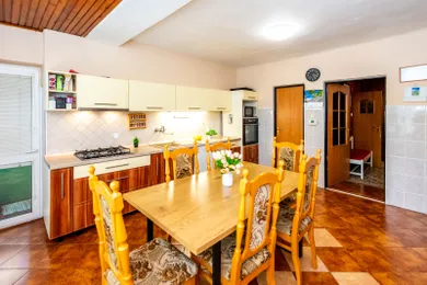 Na predaj 8-izbový dom, 300 m², Sokoľ, Hradná