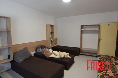 Na predaj 7-izbový dom, 240 m², Sereď, Športová