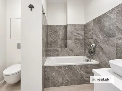 Na predaj 2-izbový byt, 57 m², Bratislava-Ružinov, Niťová
