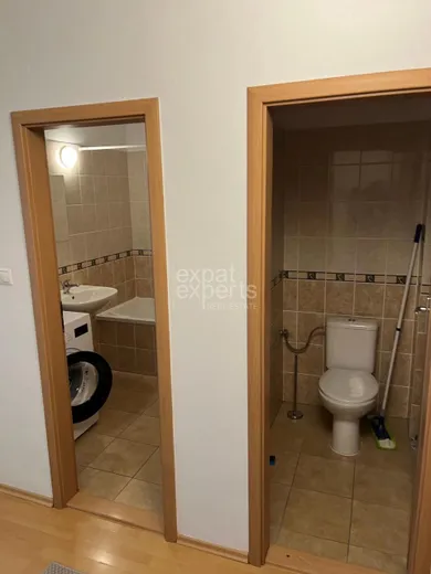 Na prenájom 1-izbový byt, 45 m², Bratislava-Petržalka, Vyšehradská