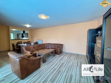 Na predaj 5-izbový dom, 205 m², Piešťany, Komenského