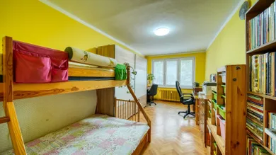 Na predaj 3-izbový byt, 71 m², Piešťany, Vážska