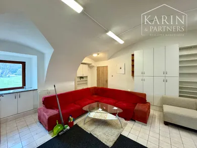 Na prenájom objekt, 40 m², Holíč, Námestie svätého Martina