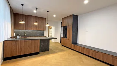 Na predaj 2-izbový byt, 83 m², Bratislava-Staré Mesto, Panská