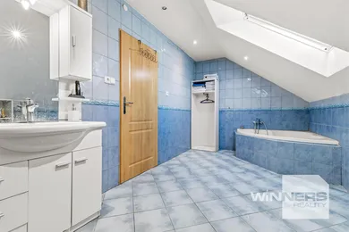 Na predaj 5-izbový dom, 242 m², Bratislava-Ružinov, Železná