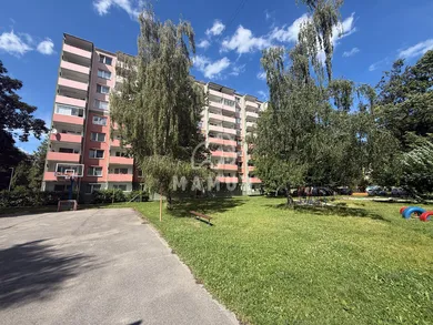 Mieszkania na sprzedaż, 4-pokojowe, Žilina · €218 500